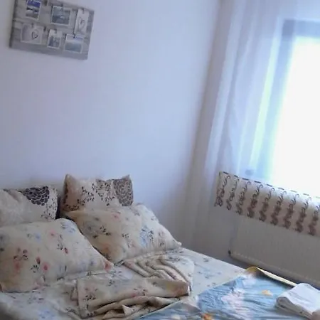 Epe Elis Mamaia